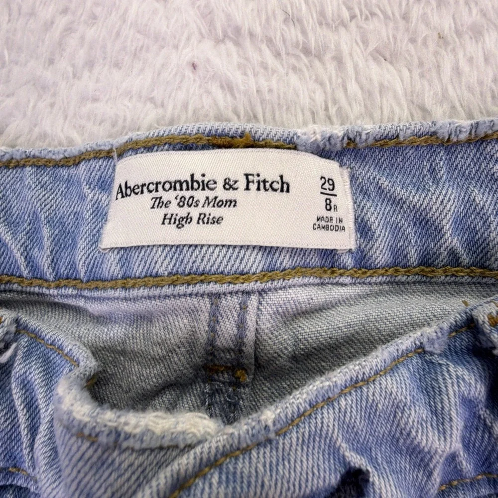 Abercrombie & Fitch The 80s Mom High Rise Jeans Women's 28/8R Light Wash (28x27)